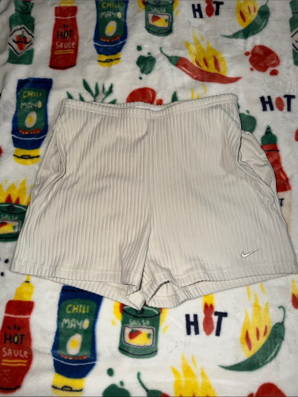 Nike Women’s Ribbed Cream Athletic Shorts with Subtle Swoosh Size Small